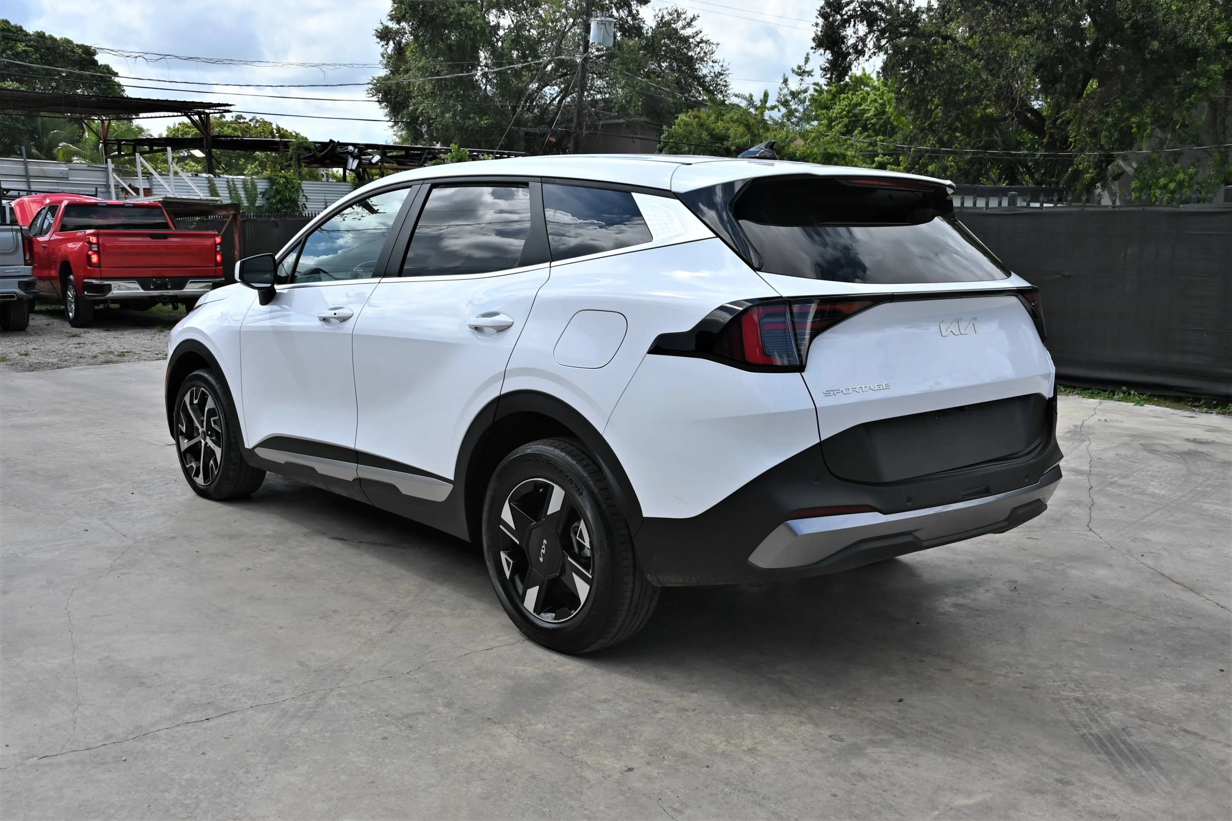Used 2026 Kia Sportage LX FWD image 5