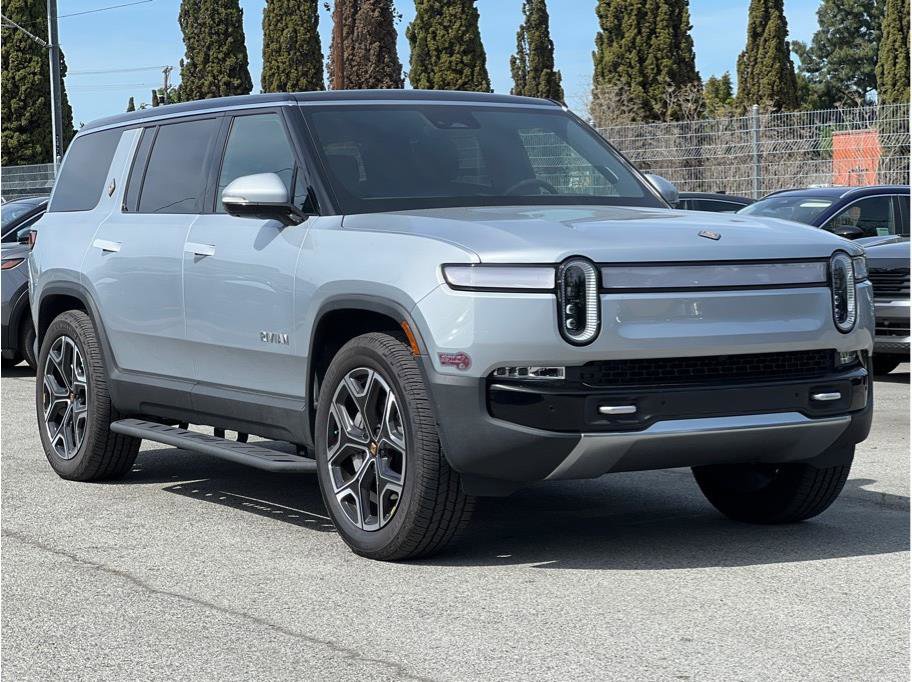 Used 2024 Rivian R1S Adventure image 3