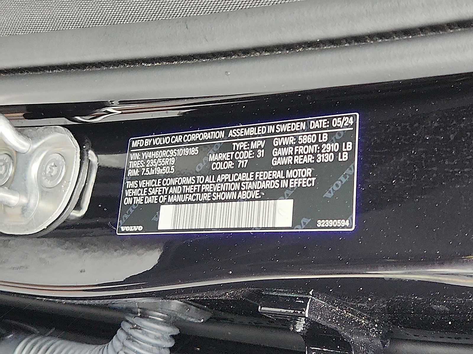 Certified 2025 Volvo XC60 T8 Plus w/ Climate Package AWD/4WD image 26