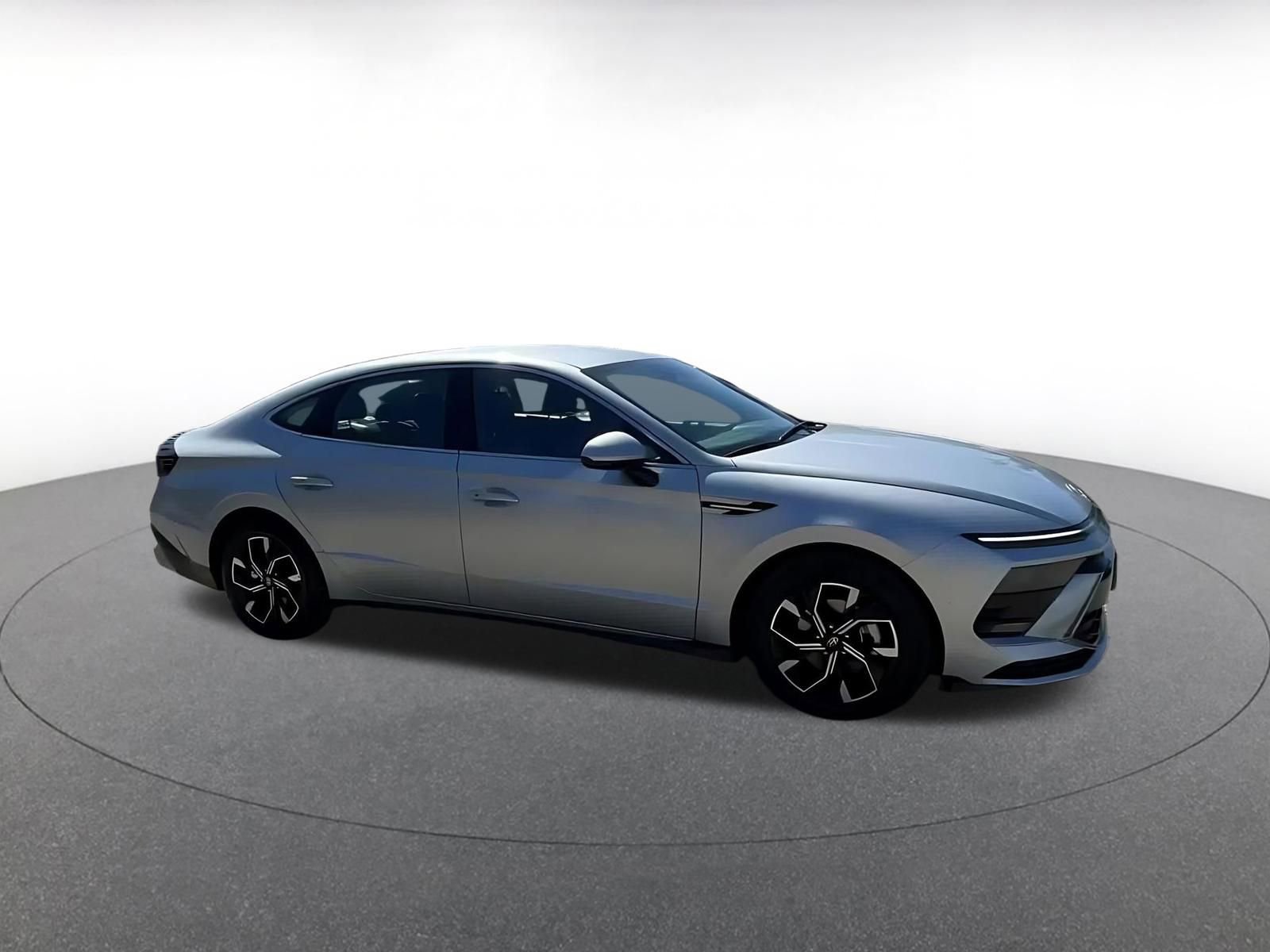 Used 2025 Hyundai Sonata SEL image 2