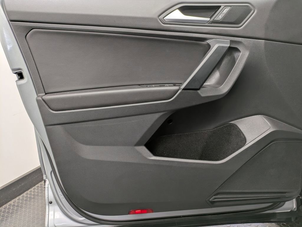 Used 2019 Volkswagen Tiguan SE w/ Panoramic Sunroof Package image 10