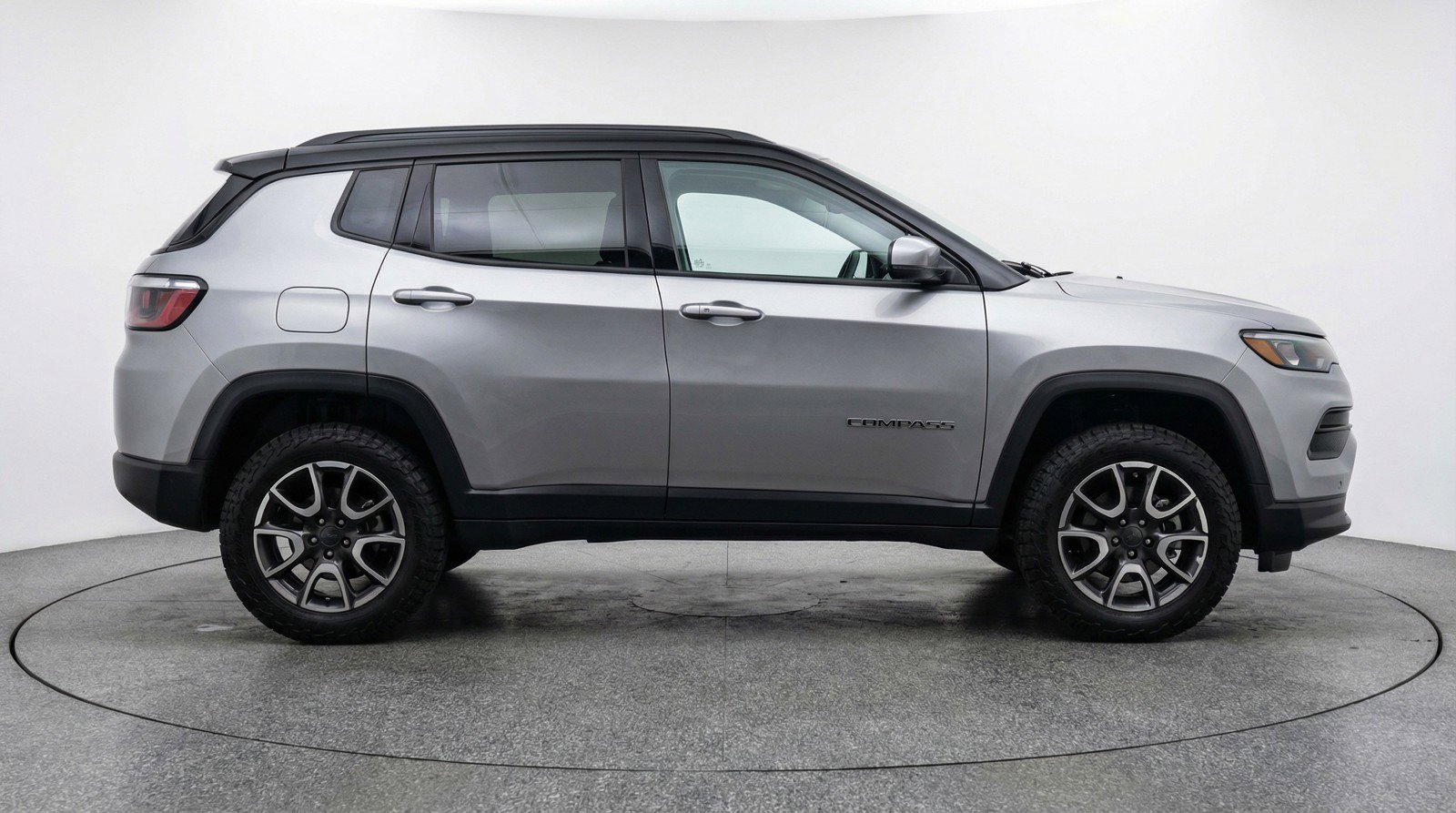 Used 2025 Jeep Compass Trailhawk AWD/4WD image 11