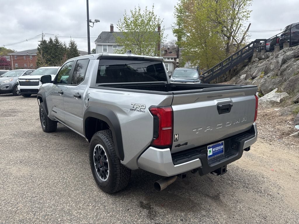 Used 2024 Toyota Tacoma TRD Off-Road AWD/4WD image 4