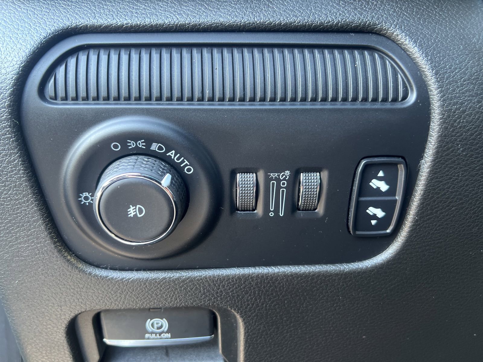 Used 2022 Jeep Wagoneer Series III w/ Flexible Seating Group image 14