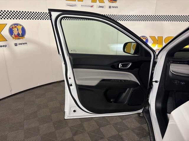 New 2026 Jeep Compass Limited image 16
