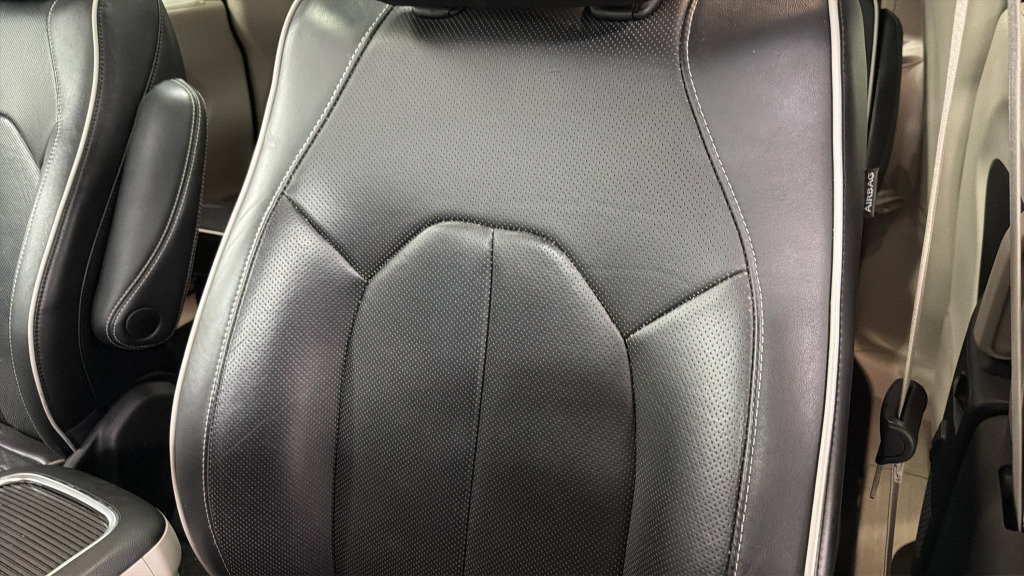 Used 2023 Chrysler Pacifica Limited FWD image 19
