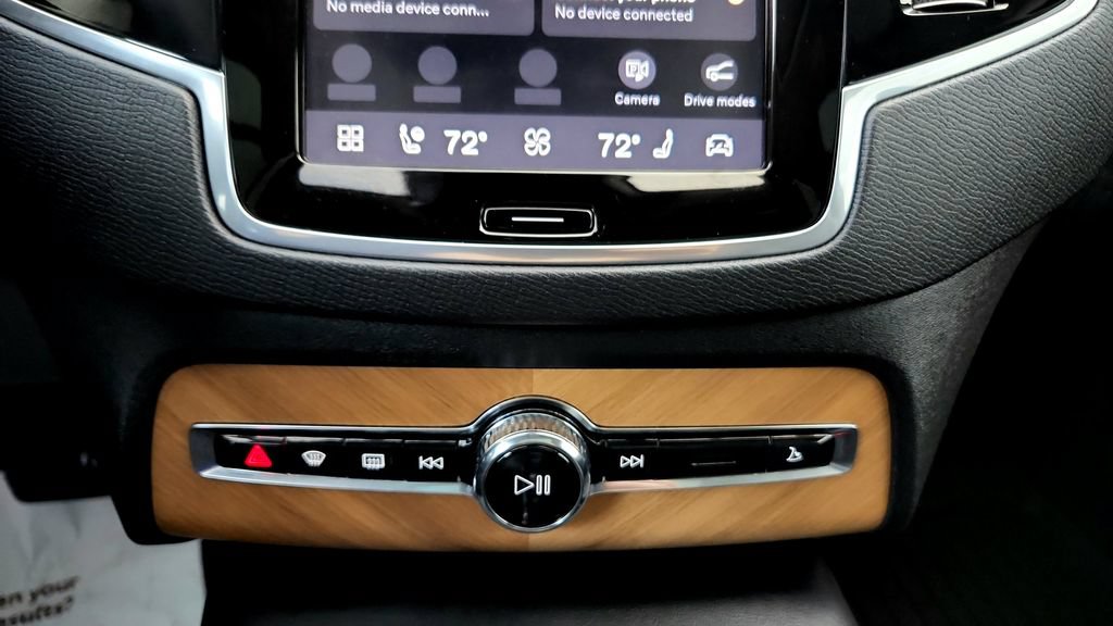 Used 2024 Volvo XC90 B6 Plus AWD/4WD image 32