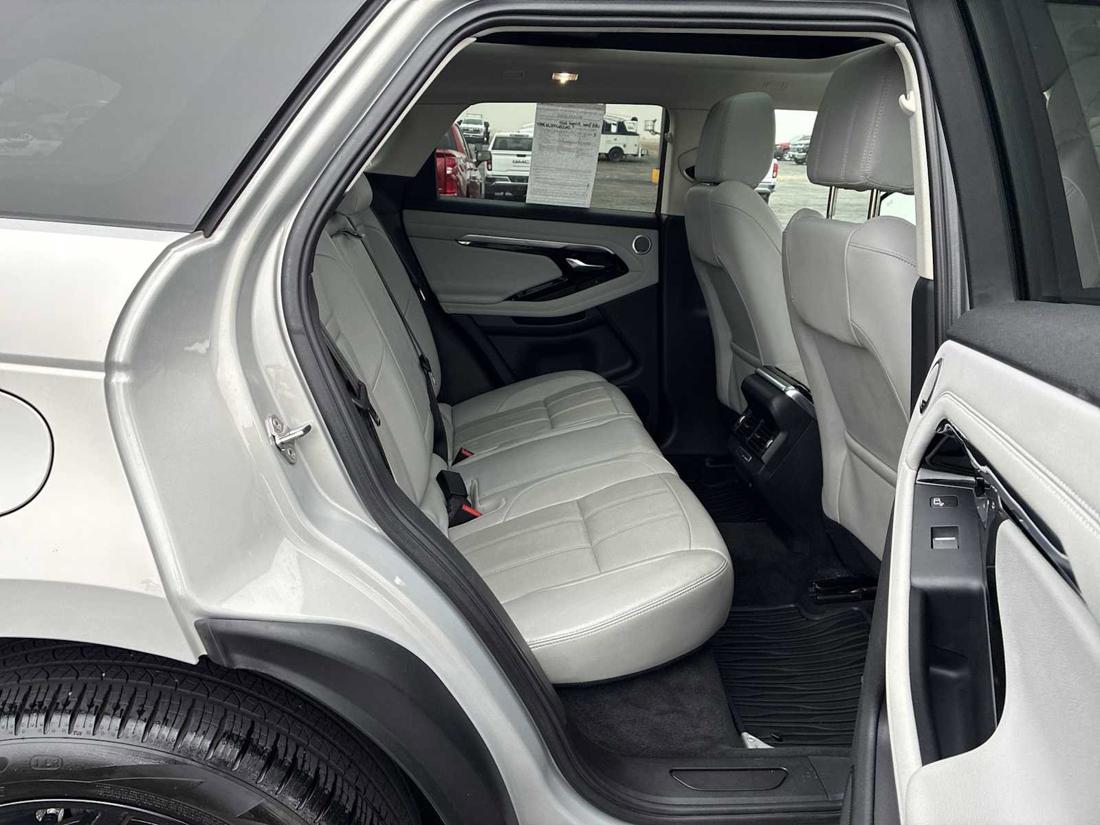 Used 2020 Land Rover Range Rover Evoque SE image 26