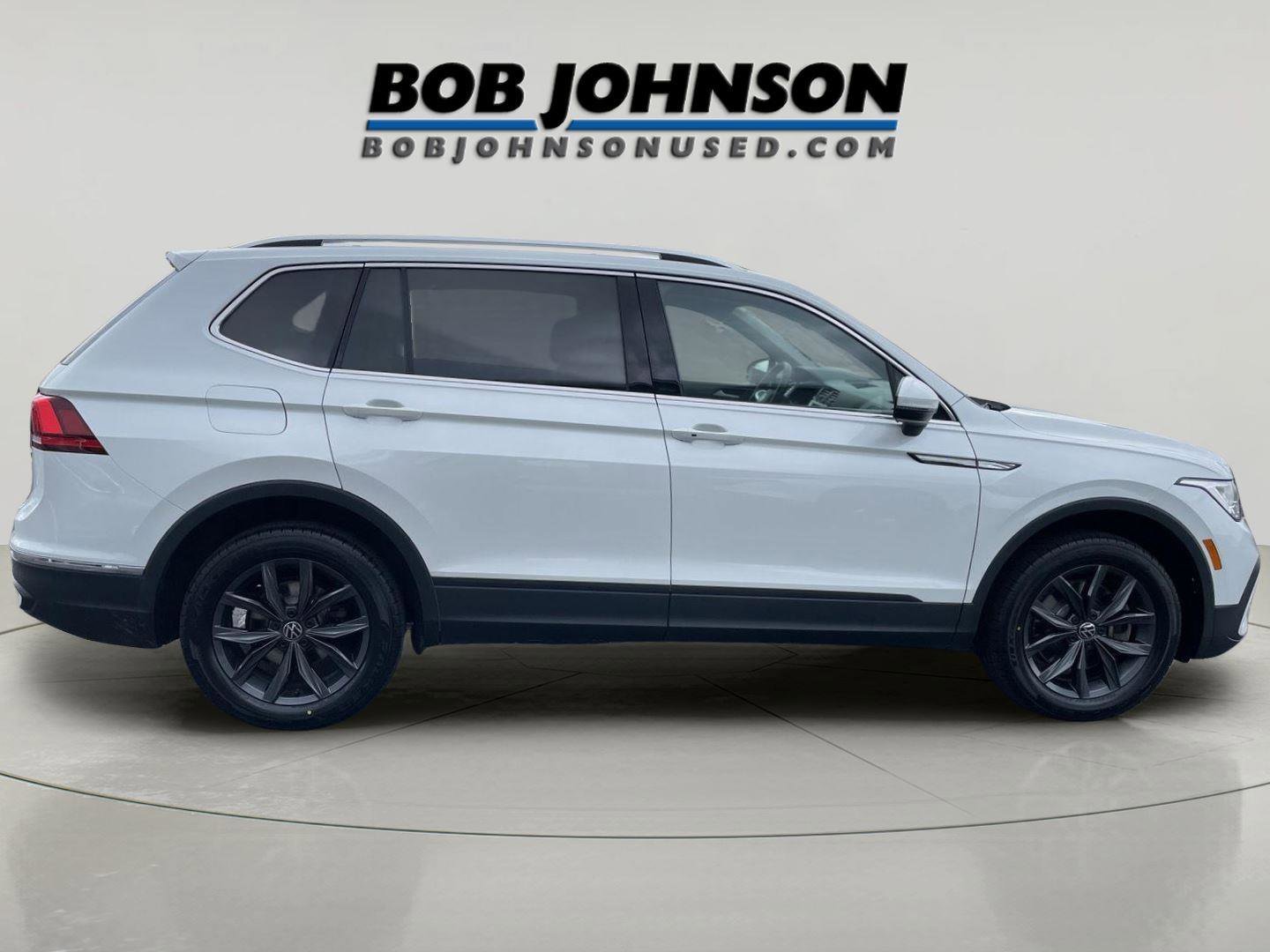 Used 2023 Volkswagen Tiguan SE AWD/4WD image 2