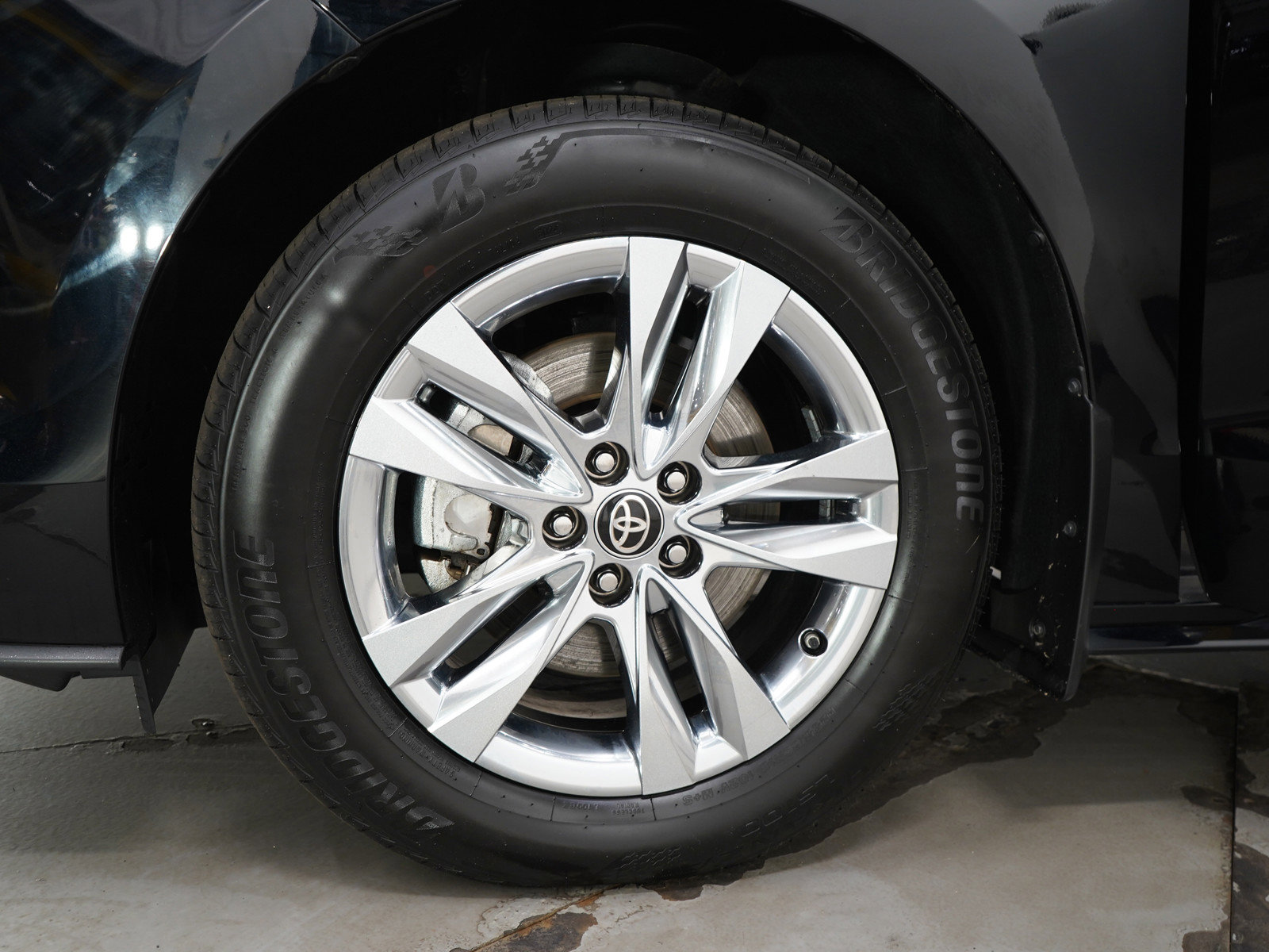 Used 2025 Toyota Sienna Limited image 33