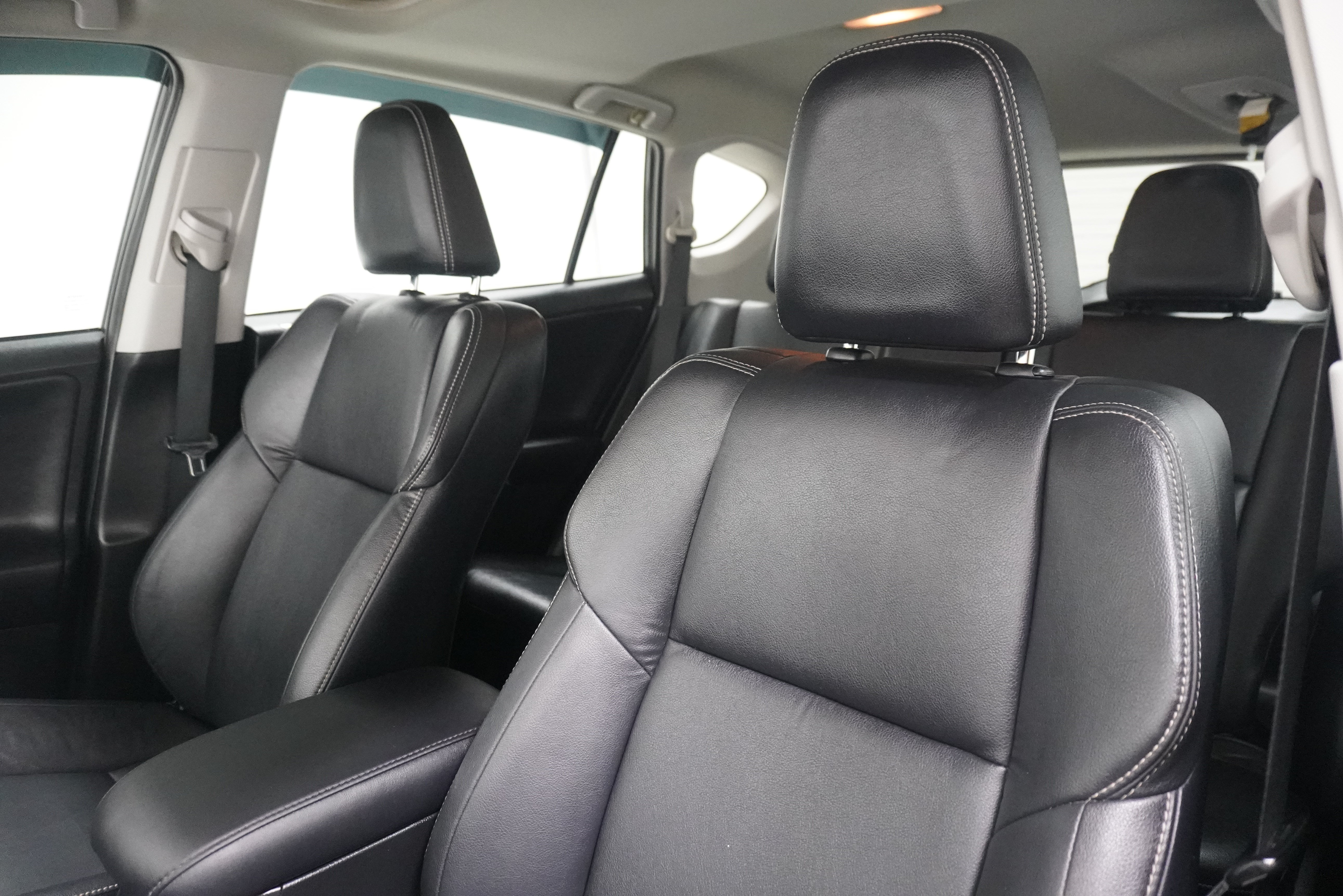 Used 2015 Toyota RAV4 Limited w/ Technology Package FWD image 11