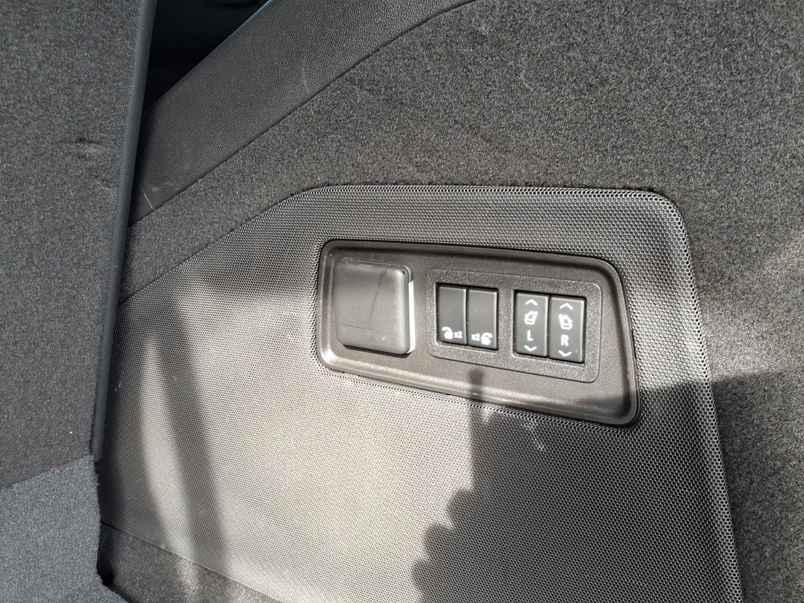 Certified 2022 Cadillac Escalade Luxury image 13