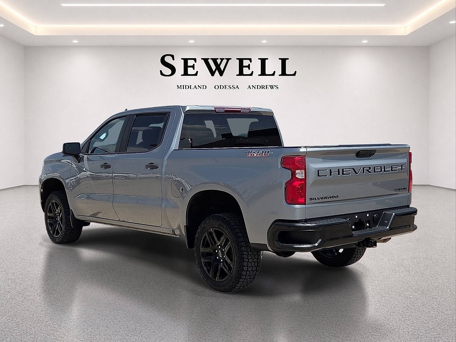 Used 2023 Chevrolet Silverado 1500 Custom Trail Boss w/ LPO, Dark Essentials Package AWD/4WD image 5