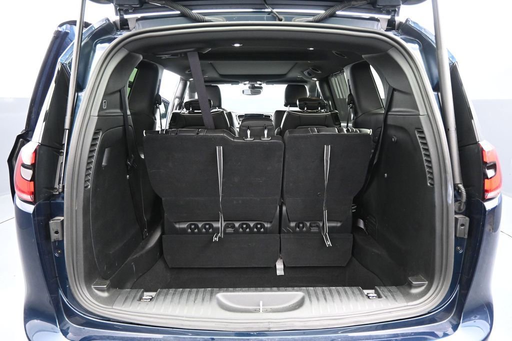 Used 2025 Chrysler Pacifica Limited FWD image 26