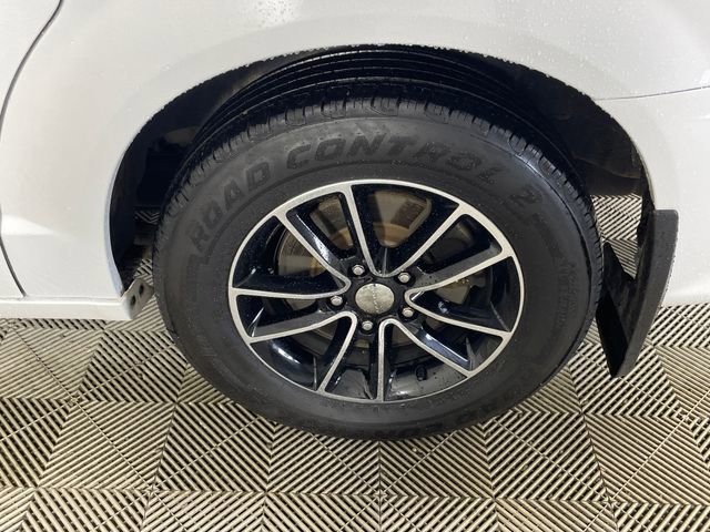 Used 2015 Dodge Grand Caravan SXT image 16