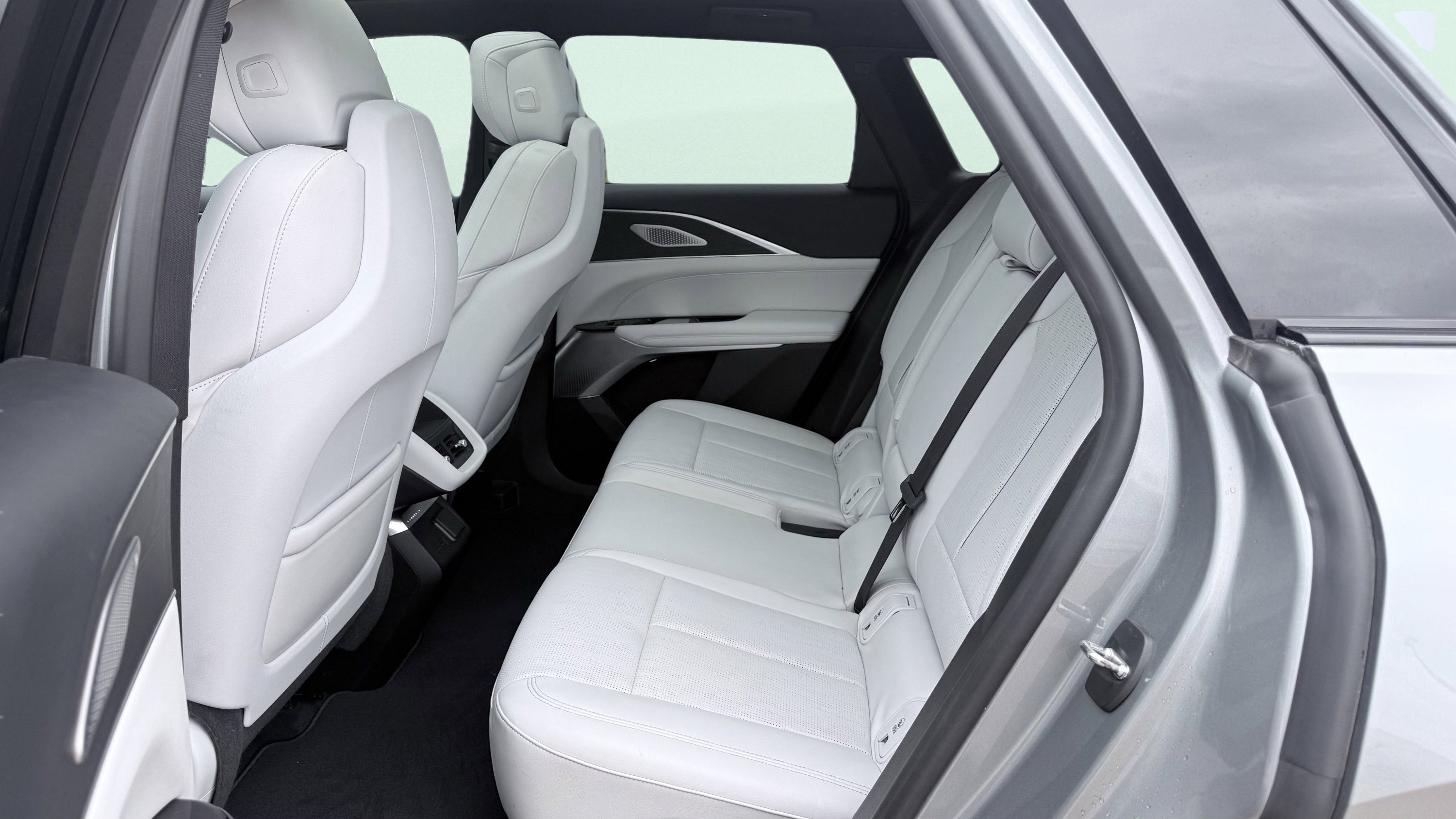 Used 2024 Cadillac Lyriq Luxury image 32