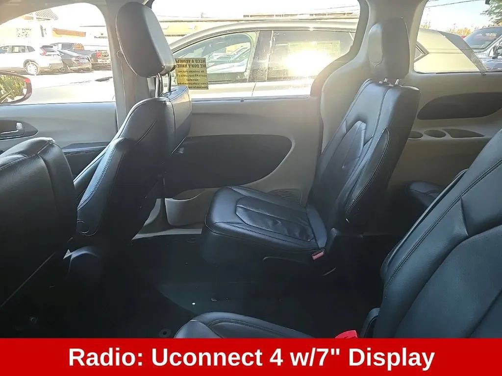 Used 2020 Chrysler Pacifica Touring-L FWD image 36