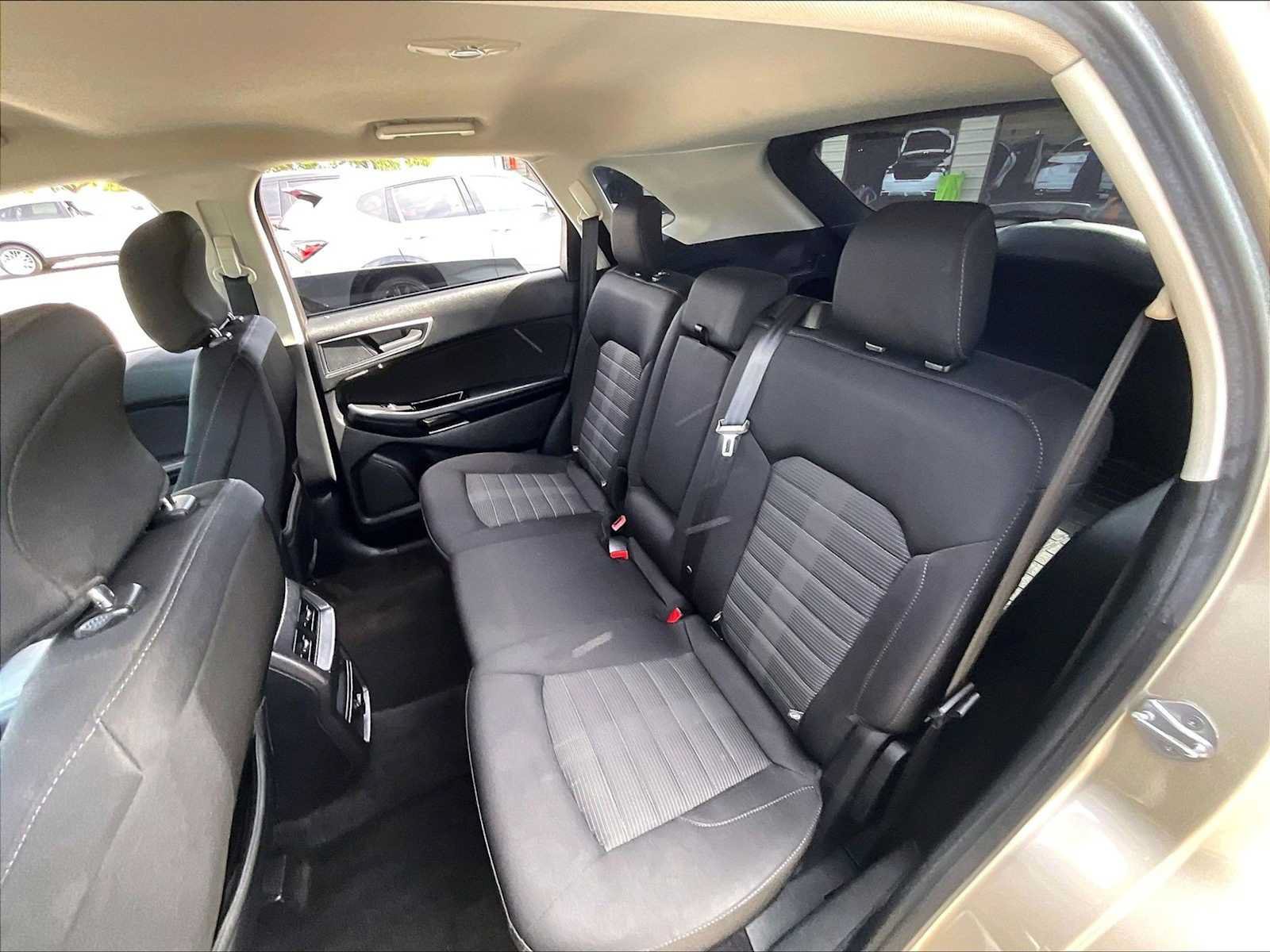 Used 2018 Ford Edge SEL FWD image 27