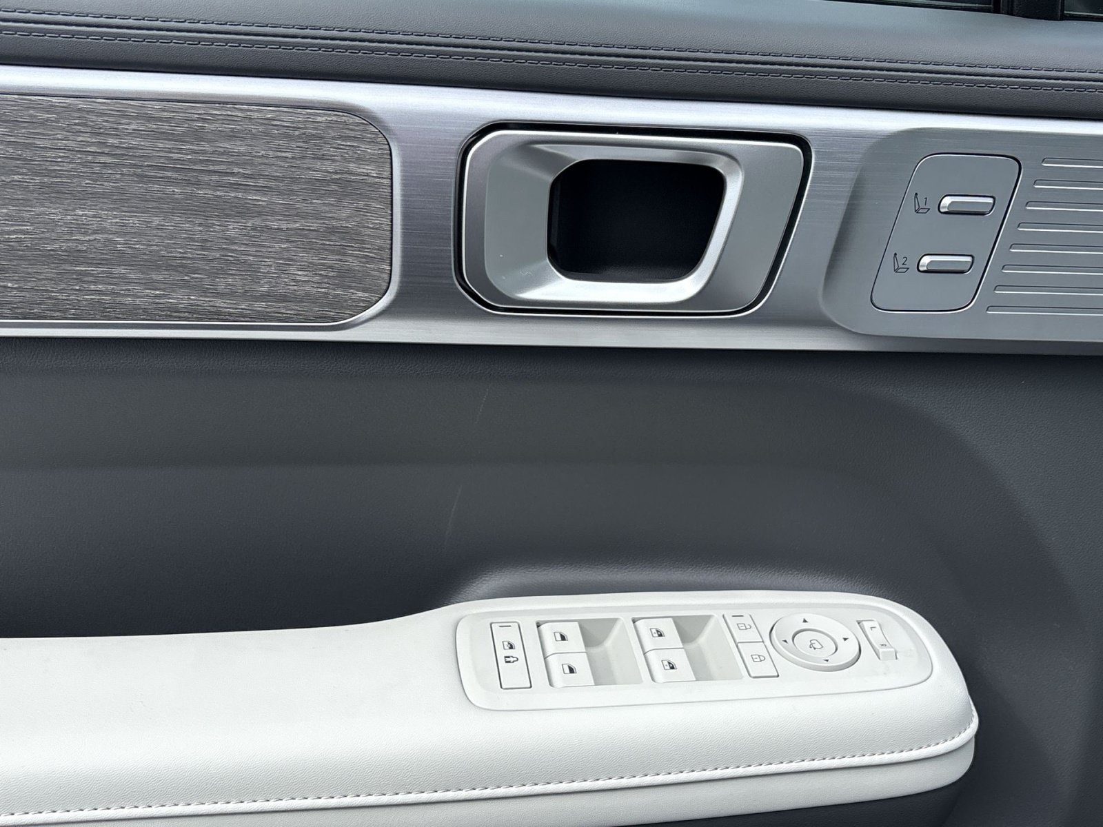 New 2027 Hyundai Santa Fe Limited FWD image 15