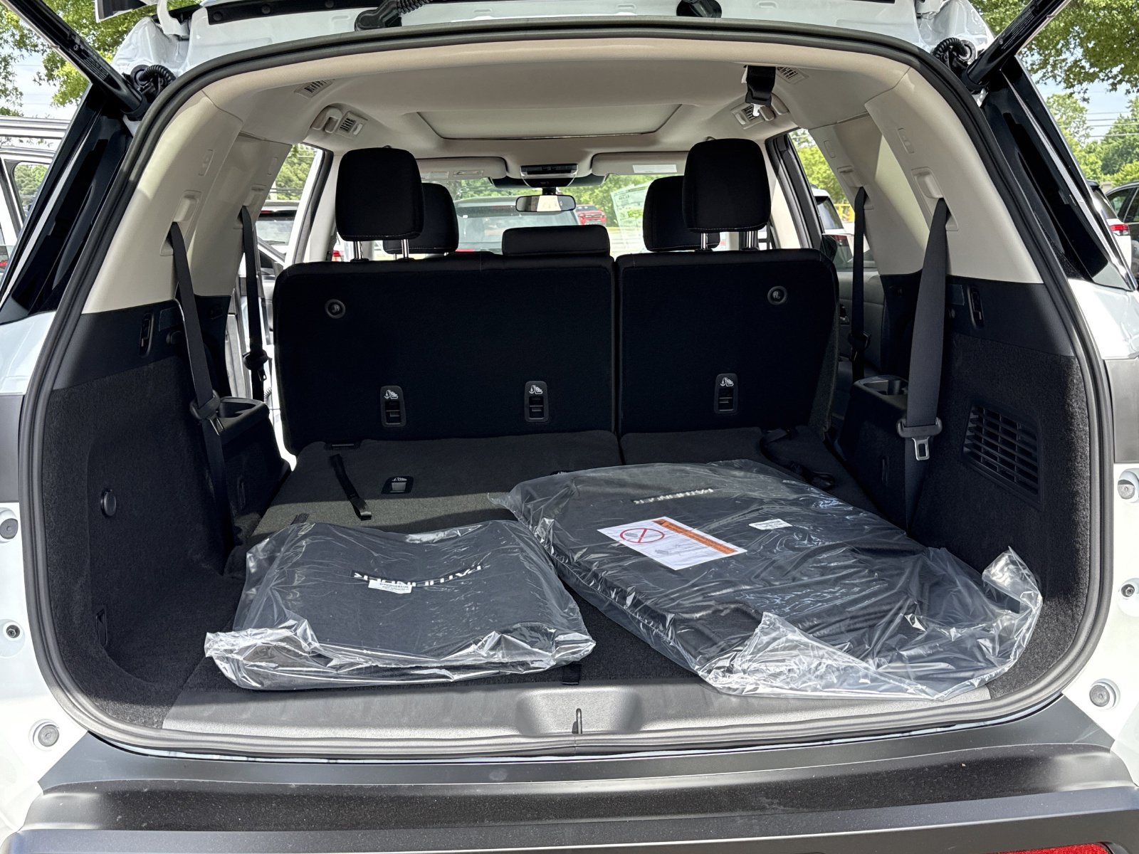 New 2026 Nissan Pathfinder SV w/ SV Premium Package FWD image 19