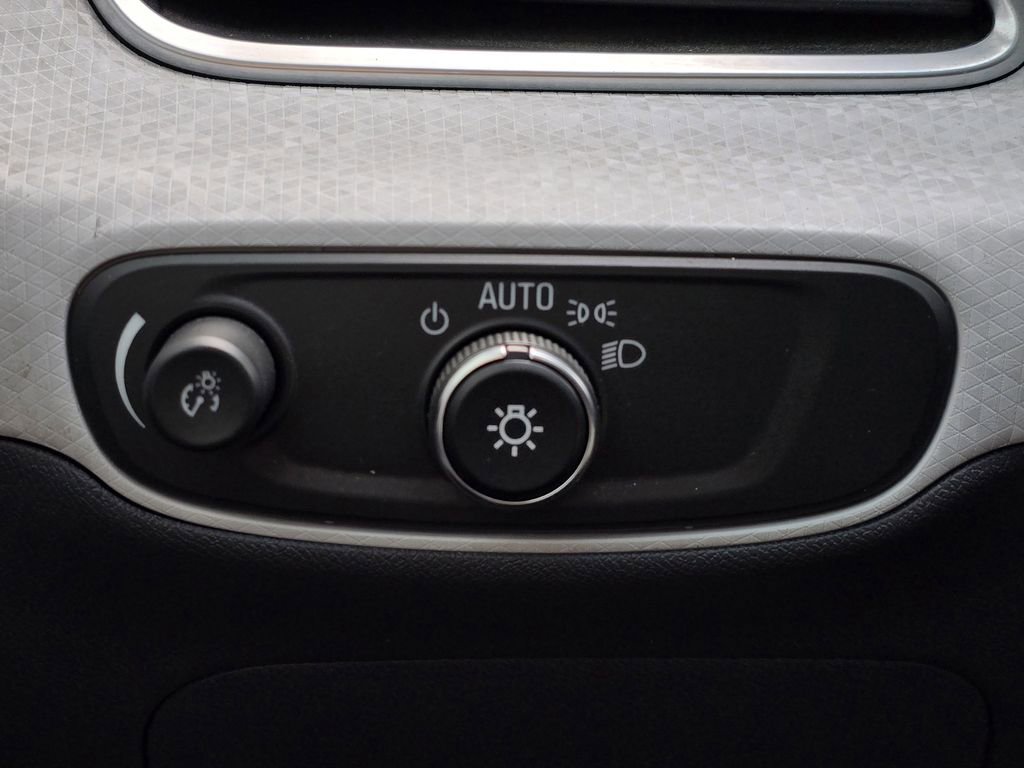 Used 2020 Chevrolet Bolt LT image 30