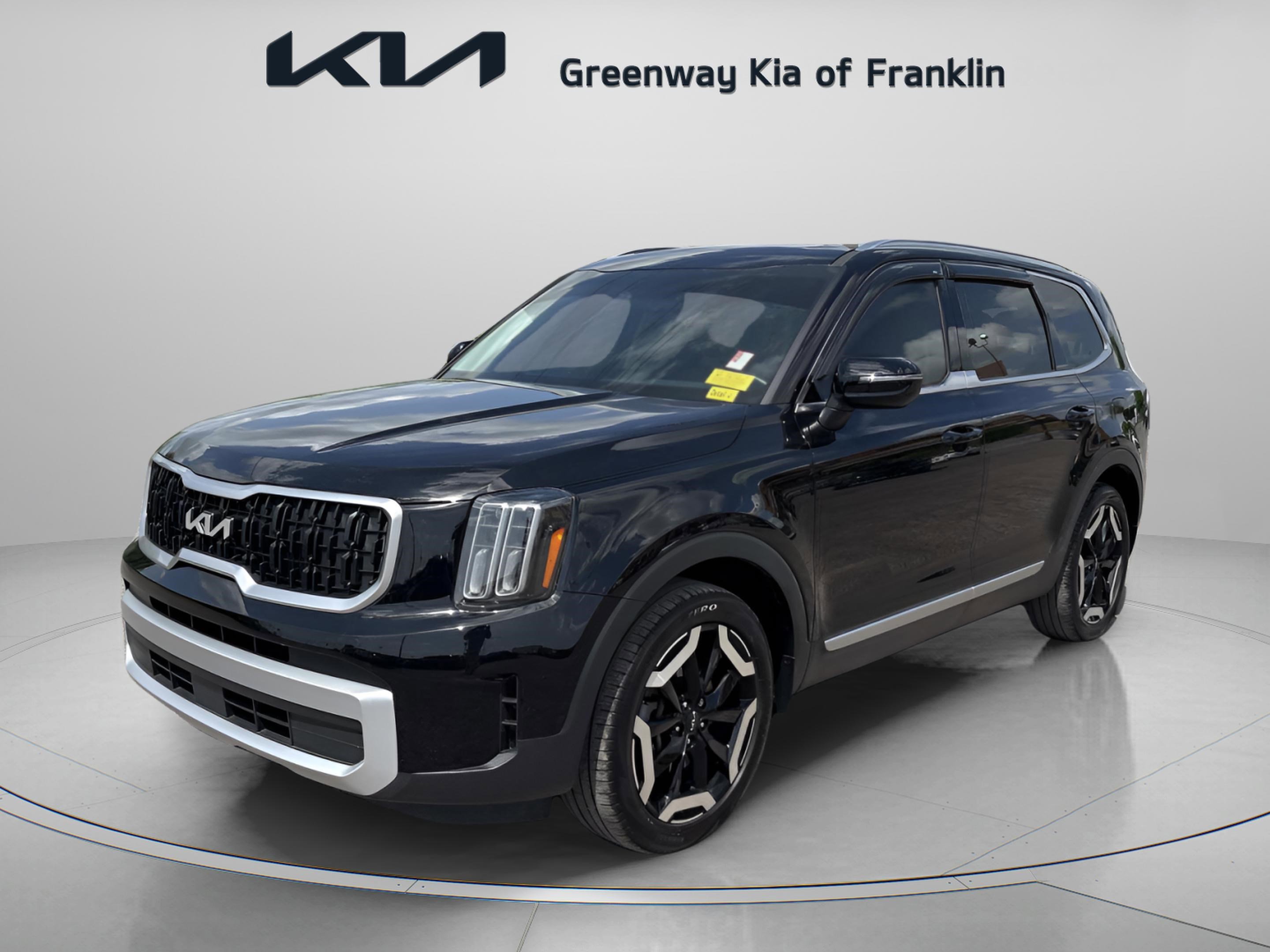 Used 2024 Kia Telluride EX w/ EX Captain's Chair Package AWD/4WD image 3