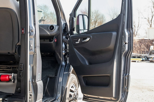 Used 2020 Mercedes-Benz Sprinter 3500 image 21