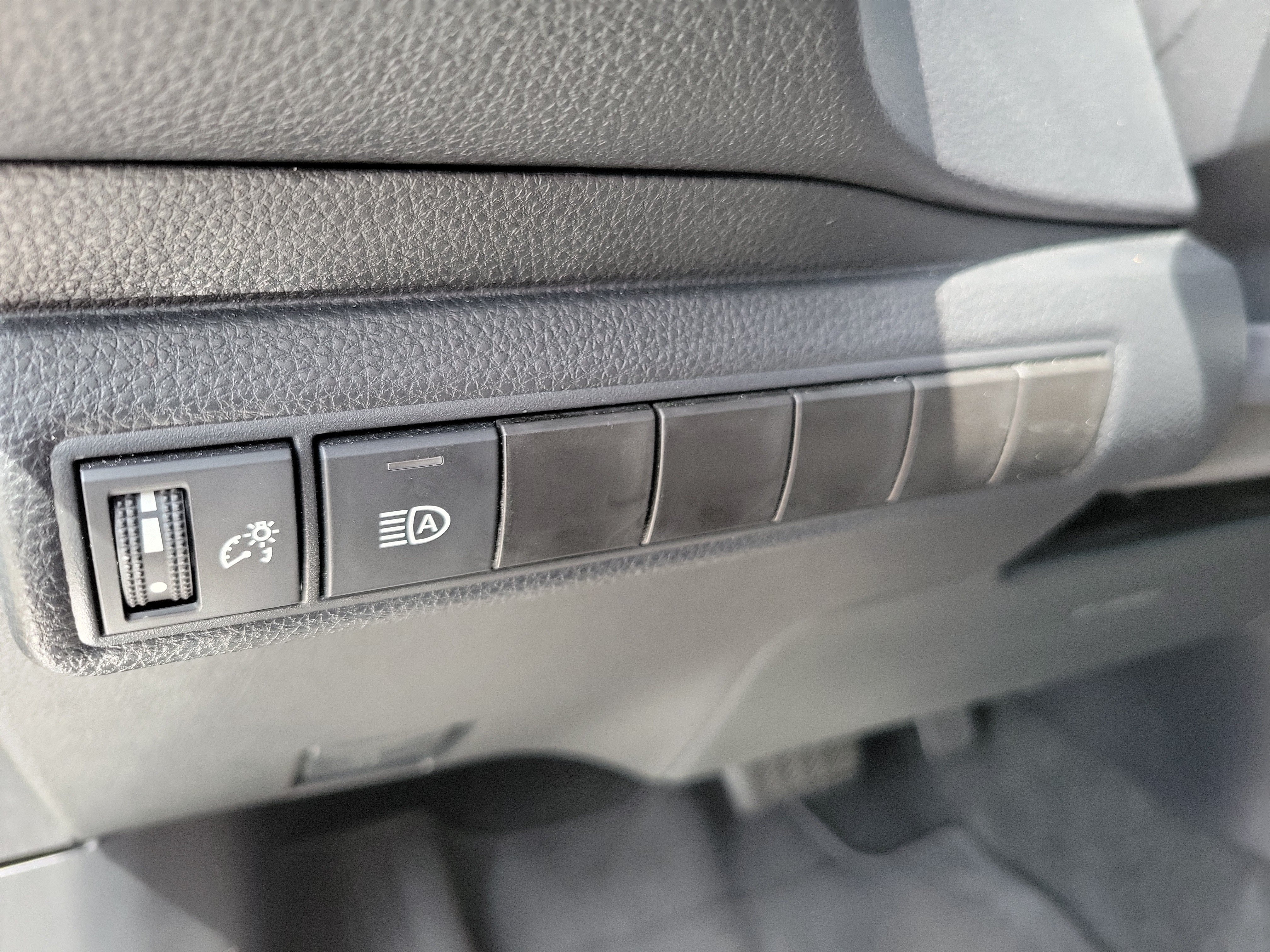 Used 2023 Toyota Corolla LE FWD image 33