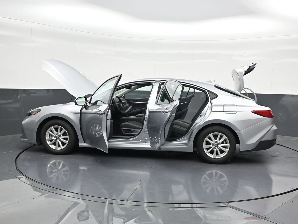 Used 2025 Toyota Camry LE w/ Convenience Package FWD image 33