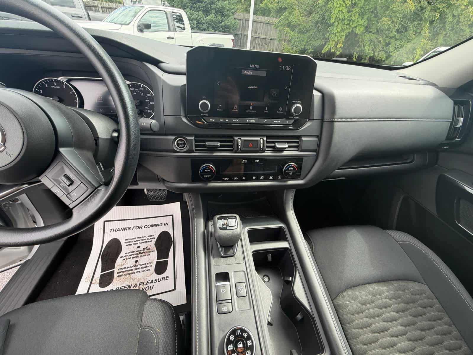 Used 2024 Nissan Pathfinder S AWD/4WD image 17