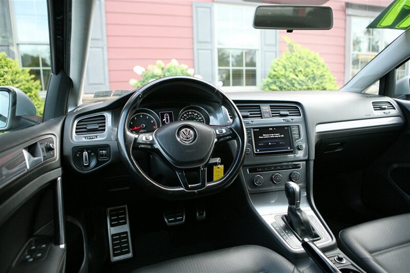 Used 2017 Volkswagen Golf Alltrack S AWD/4WD image 12