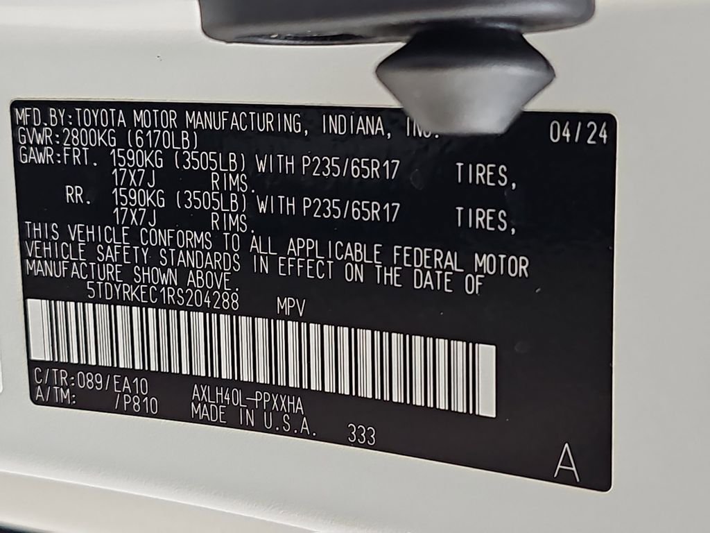 Used 2024 Toyota Sienna XLE FWD image 40
