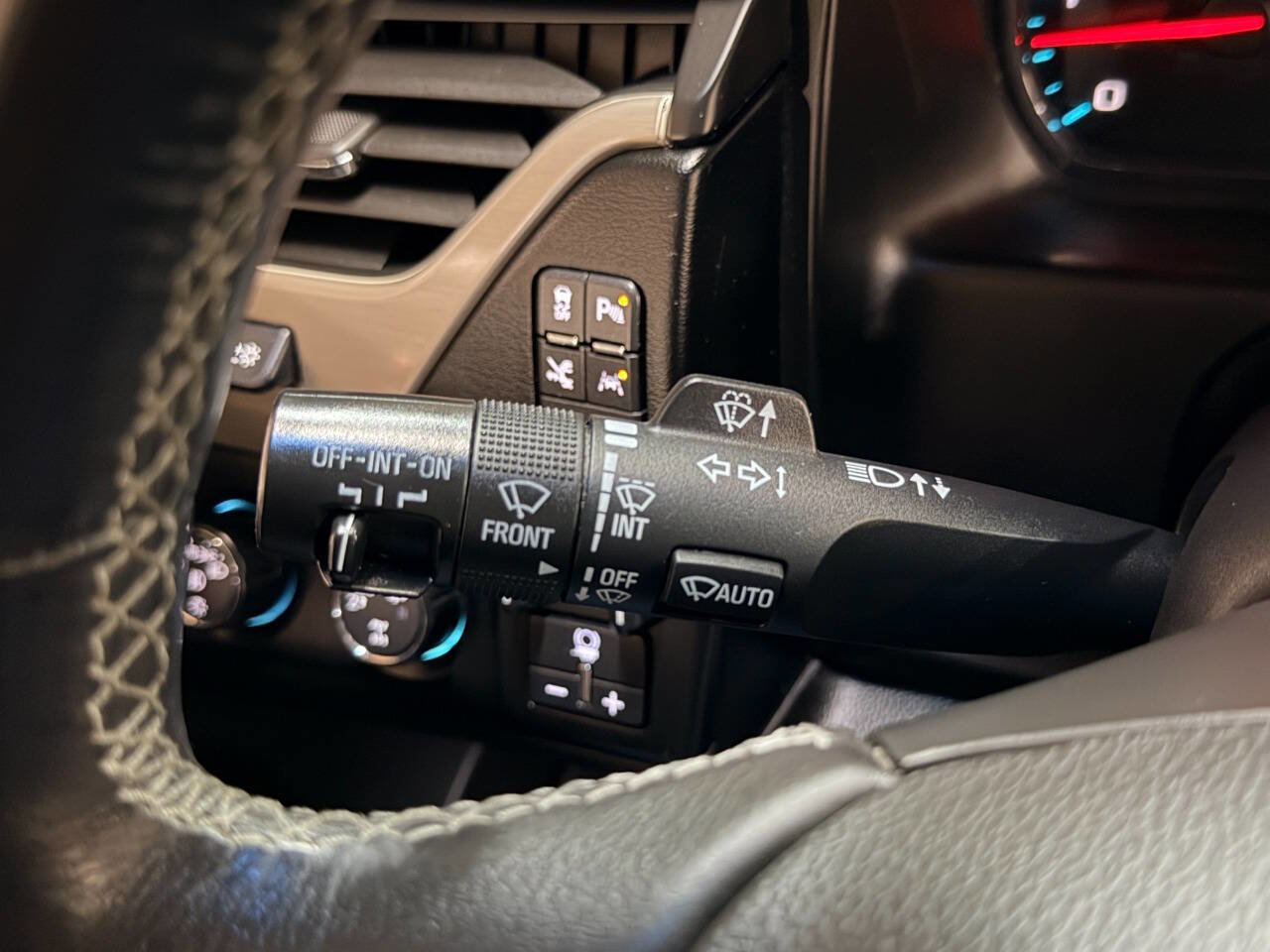 Used 2018 GMC Yukon XL Denali w/ Open Road Package AWD/4WD image 39