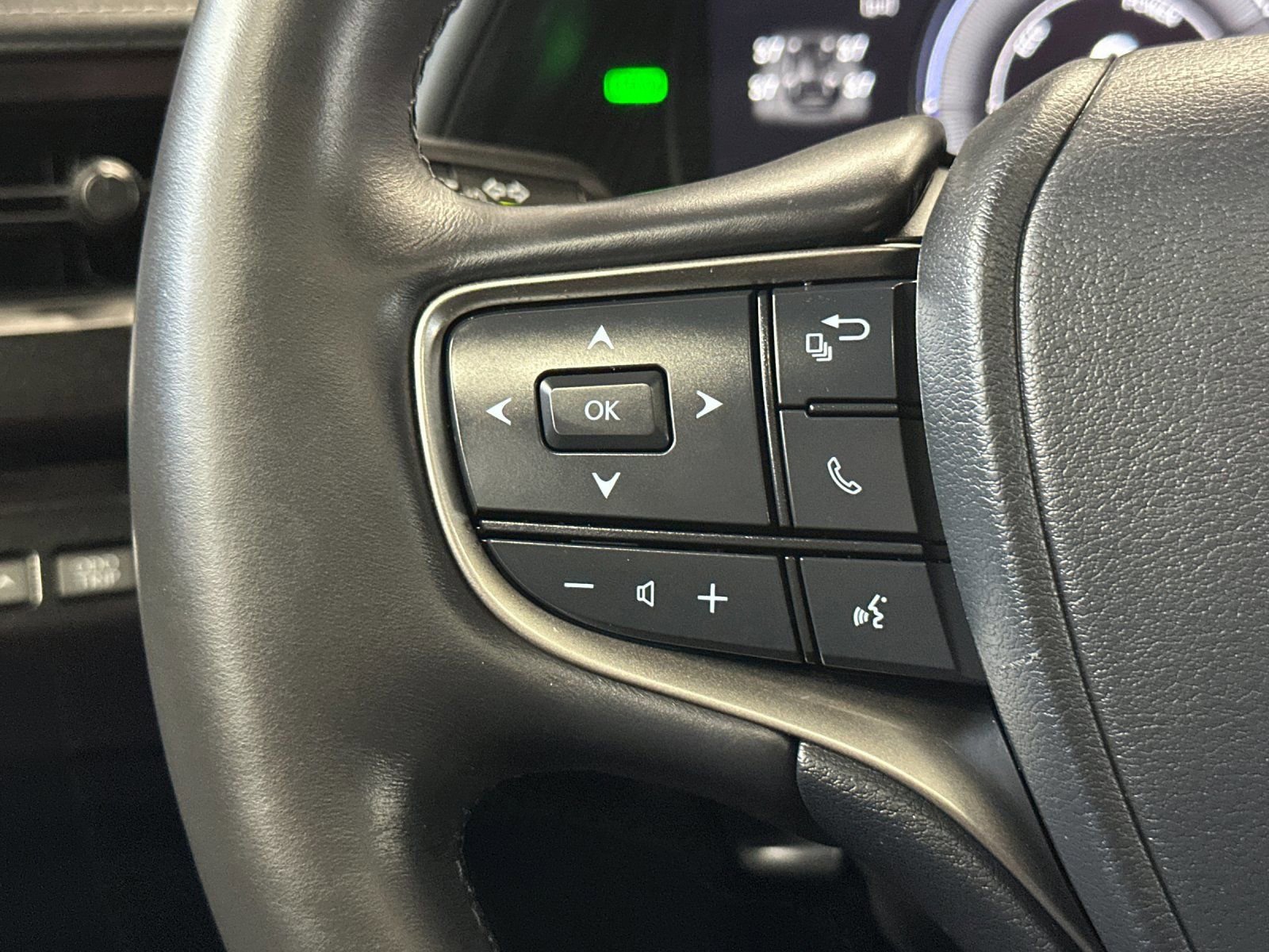 Used 2023 Lexus UX 250h F Sport w/ Accessory Package (Z2) image 28