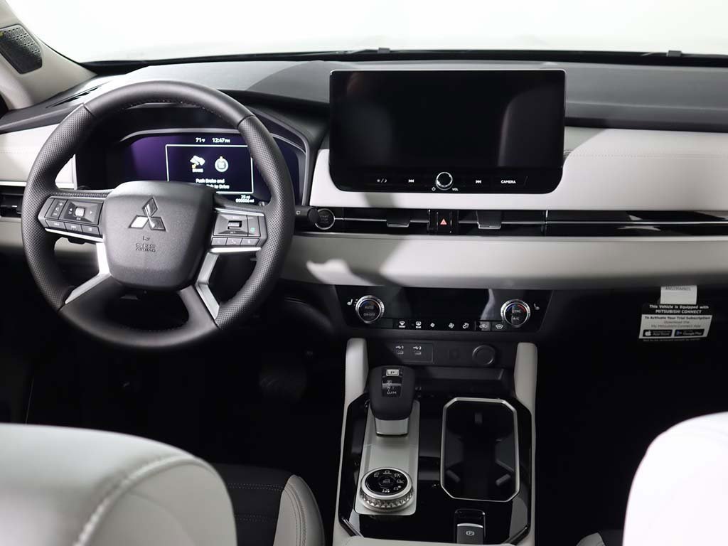New 2025 Mitsubishi Outlander SE image 35