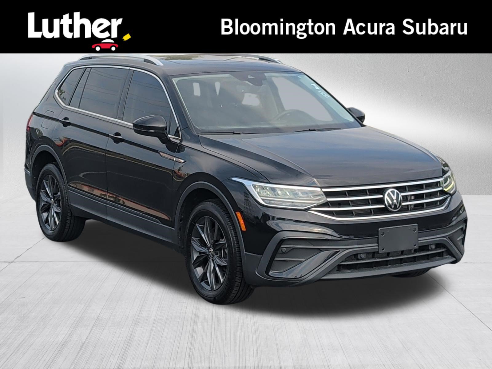 Used 2022 Volkswagen Tiguan SE w/ Panoramic Sunroof Package AWD/4WD image 1
