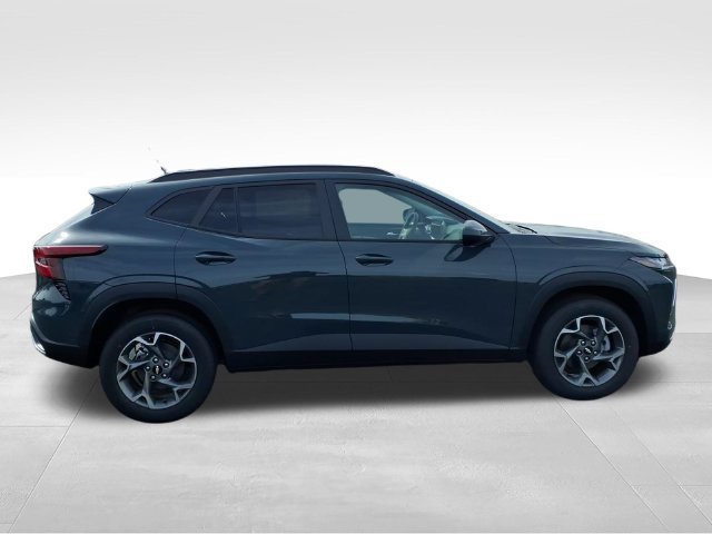 New 2026 Chevrolet Trax LT FWD image 2