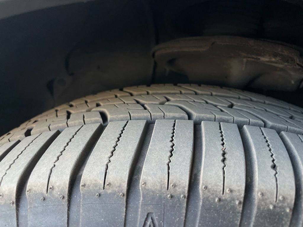 Used 2012 Hyundai Veracruz Limited w/ Entertainment Pkg image 12