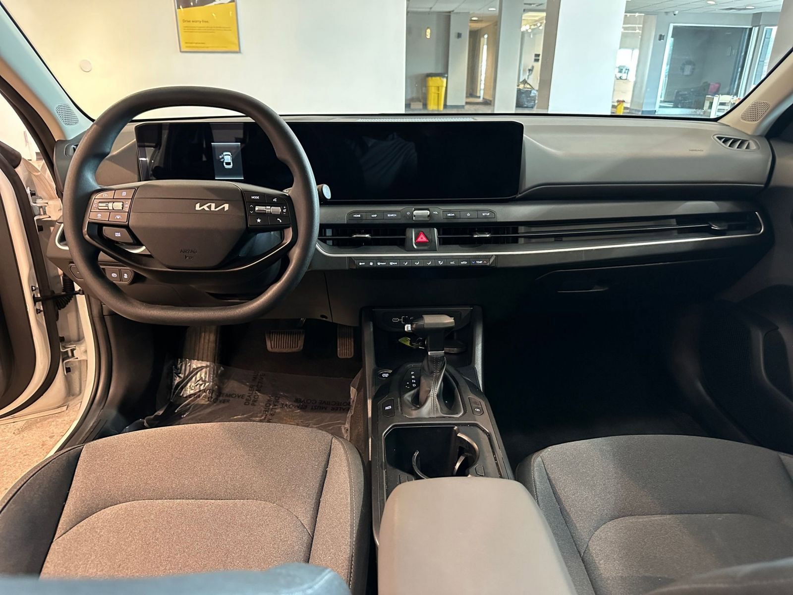 Used 2025 Kia K4 LXS image 32