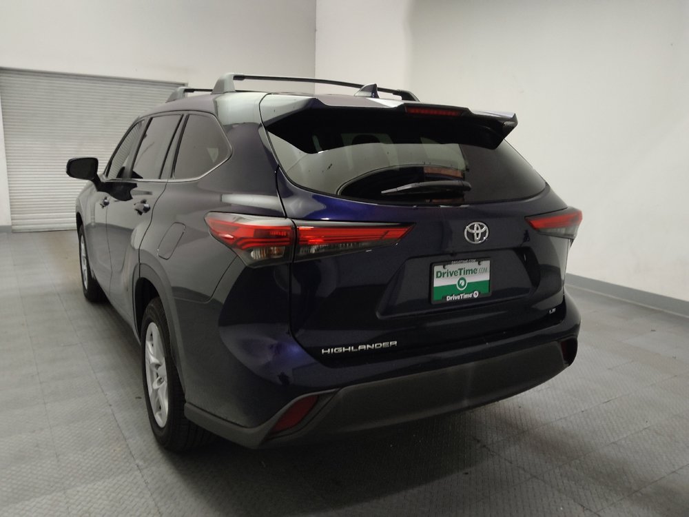 Used 2021 Toyota Highlander LE FWD image 6