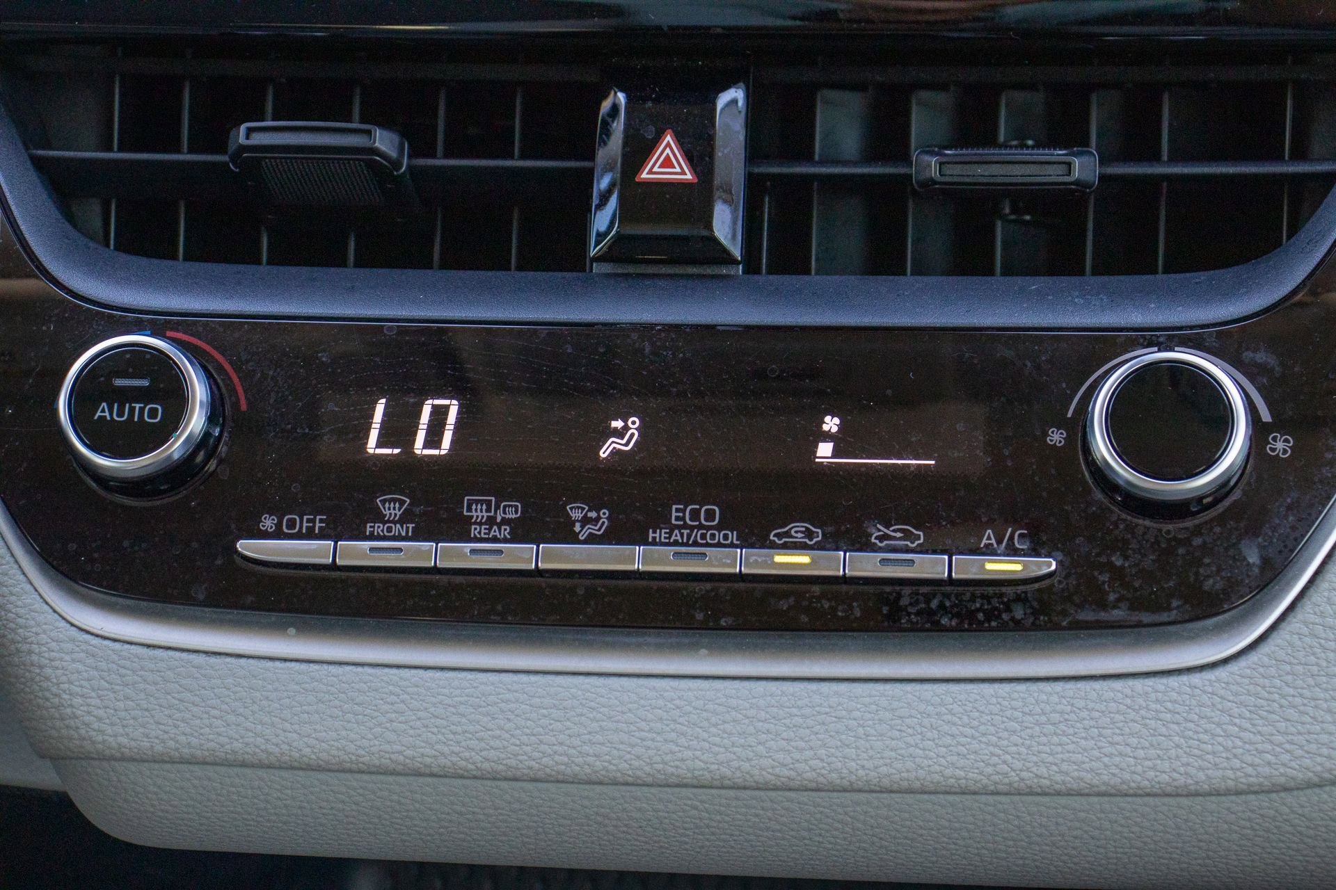 Used 2020 Toyota Corolla LE image 21