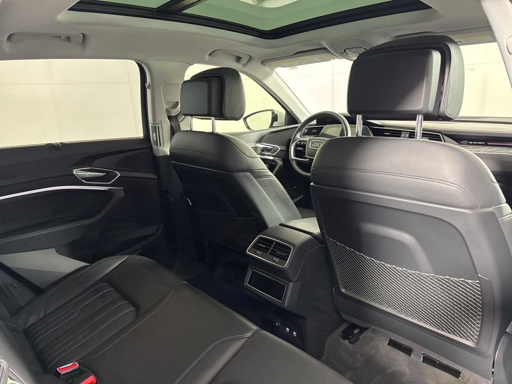 Used 2021 Audi e-tron Prestige w/ Prestige Package image 17