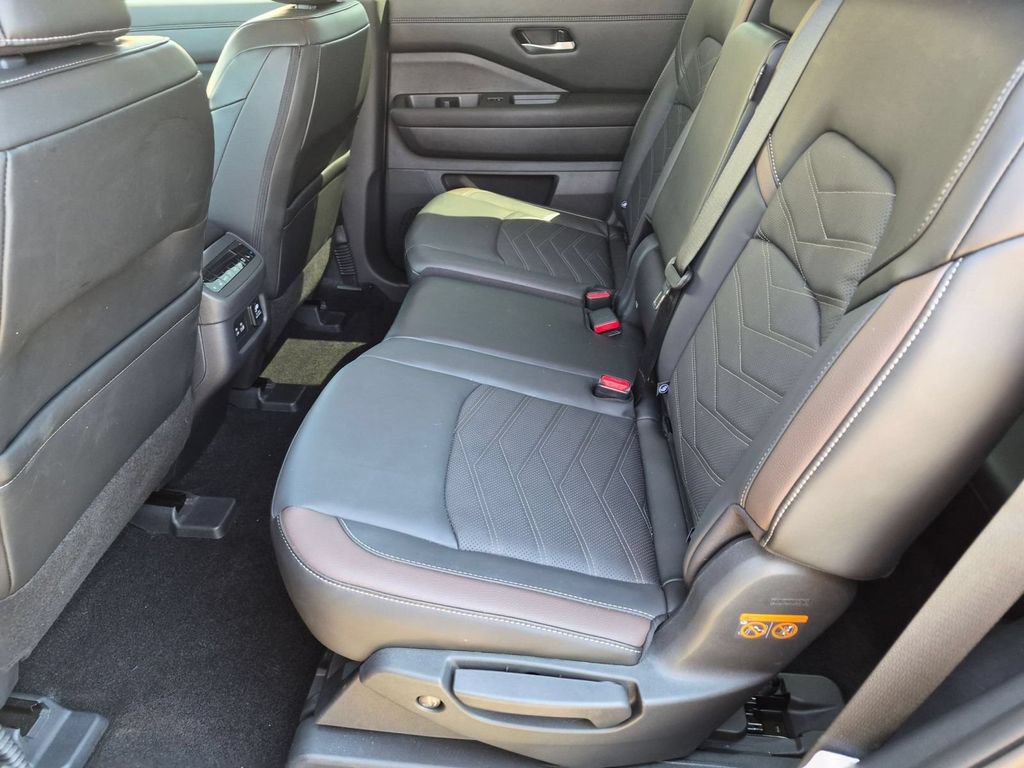 Used 2025 Nissan Pathfinder Platinum w/ Cargo Package FWD image 26