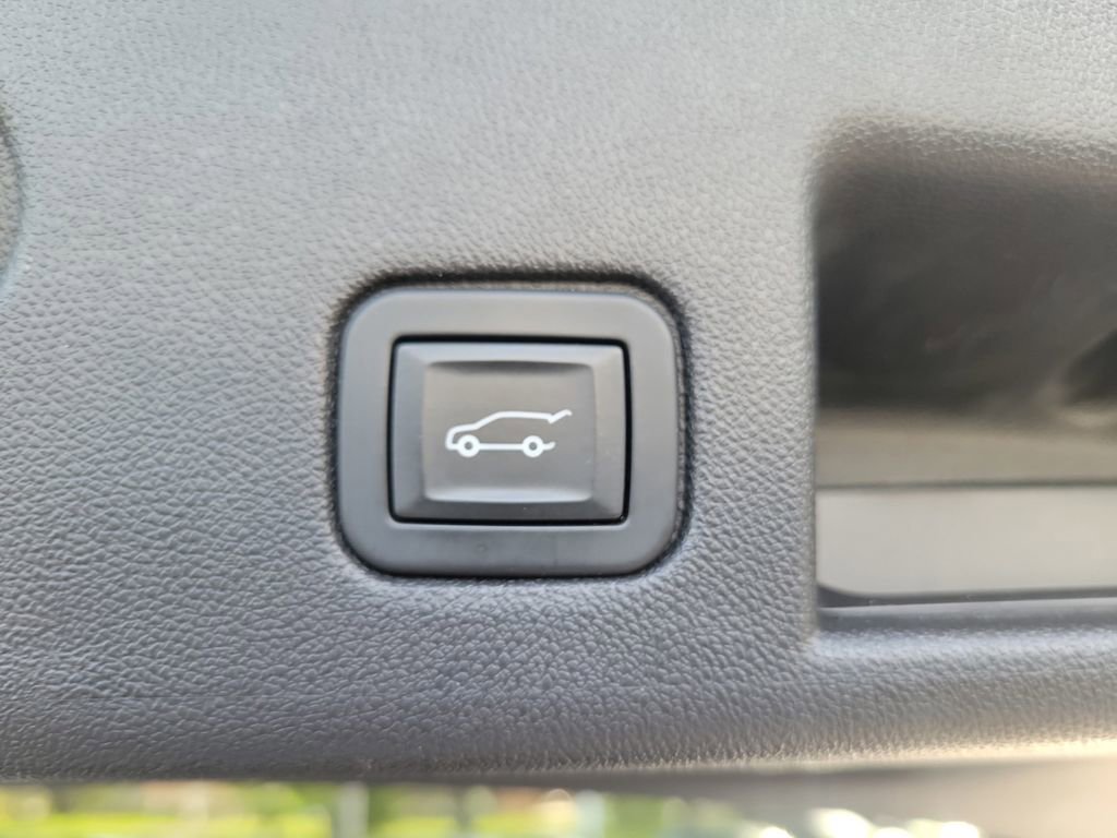 Used 2019 Chevrolet Equinox Premier FWD image 11