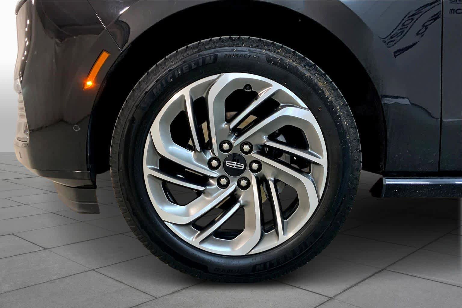 Used 2025 Lincoln Navigator Reserve image 10