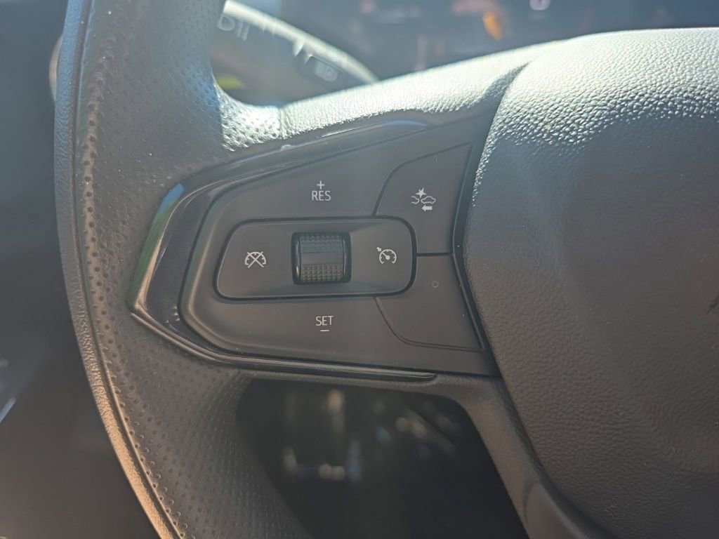 Used 2025 Chevrolet Trax LT FWD image 21