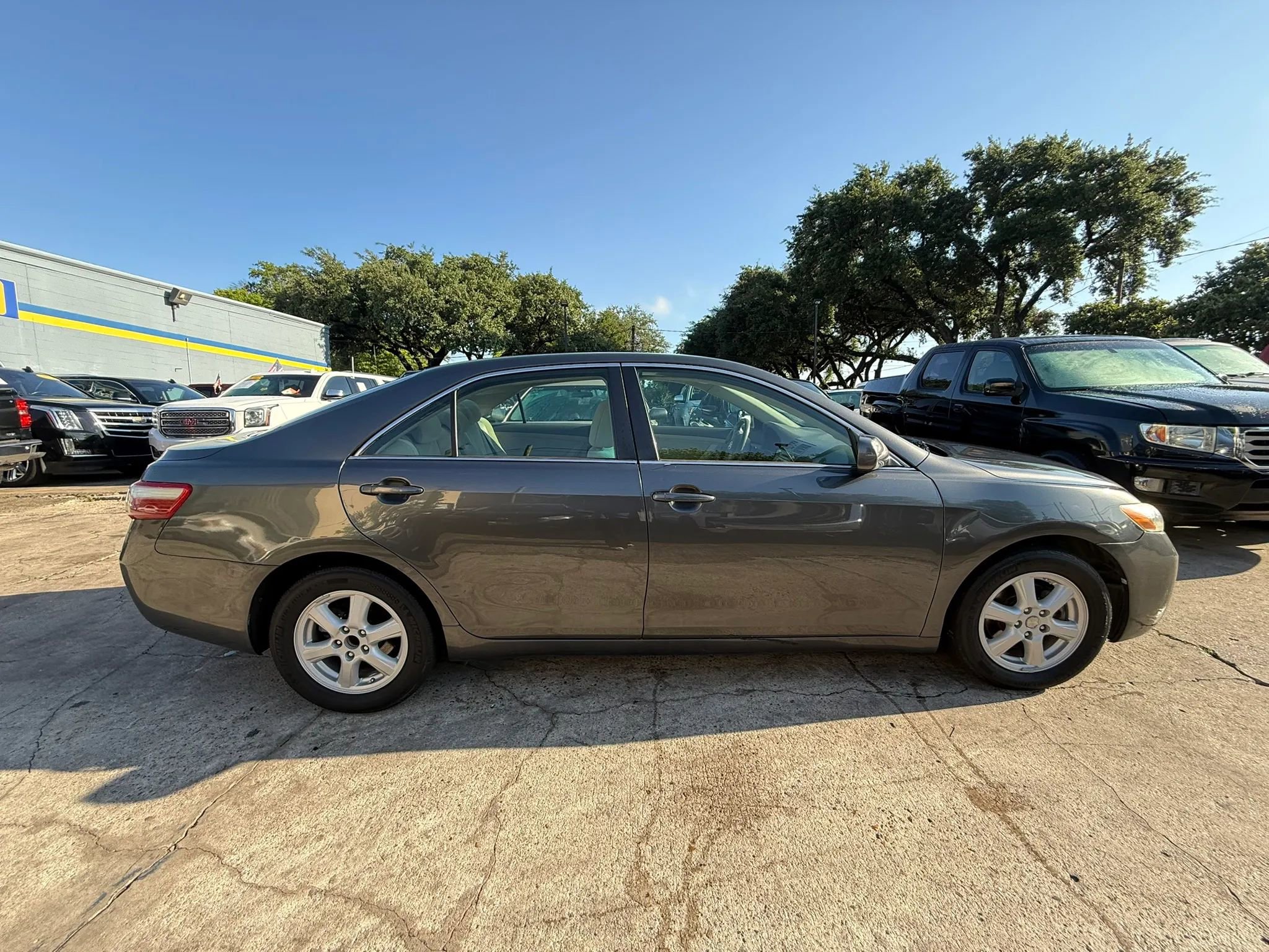 Used 2009 Toyota Camry LE FWD image 7