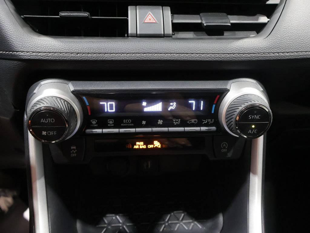 Used 2025 Toyota RAV4 XLE FWD image 28