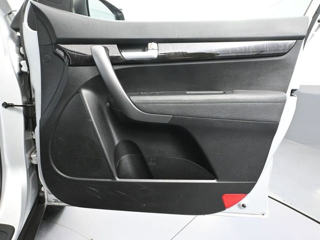 Used 2015 Kia Sorento LX image 41