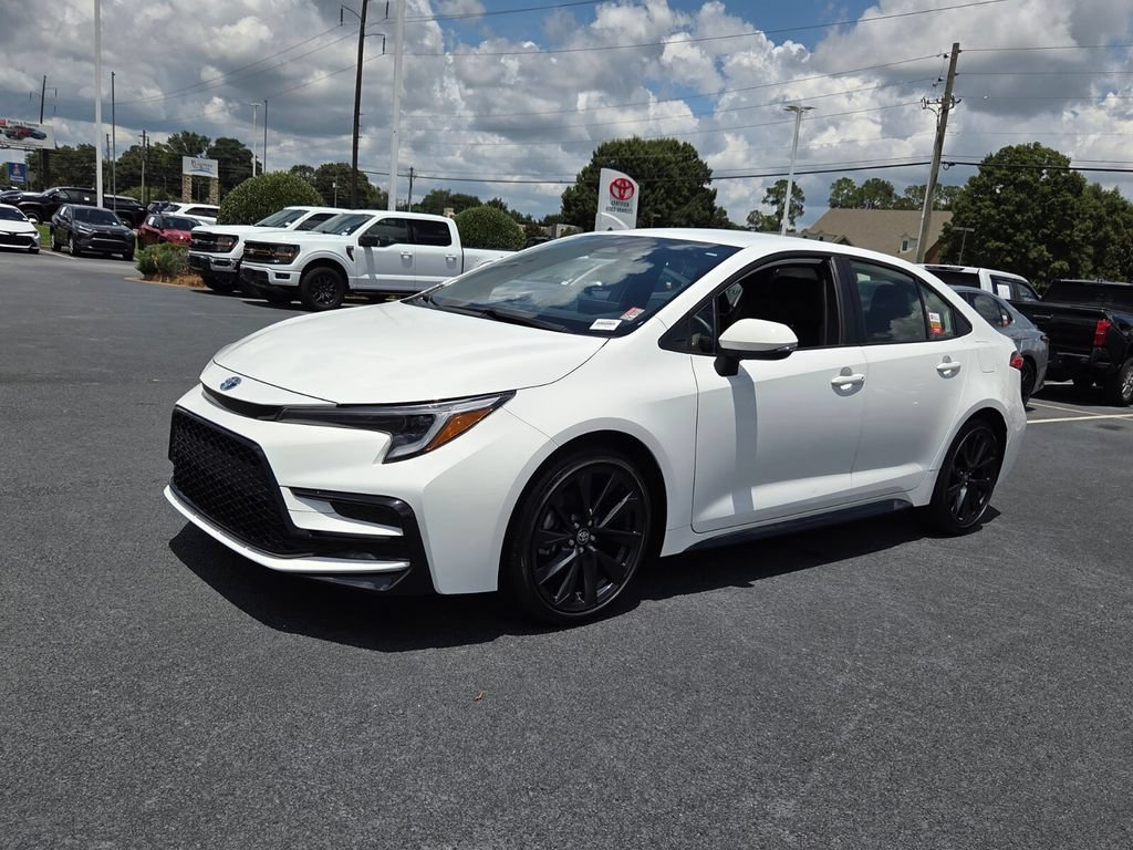 Certified 2025 Toyota Corolla SE FWD image 3